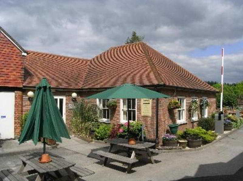 The Three Swans Hotel, Hungerford, Berkshire Buitenkant foto